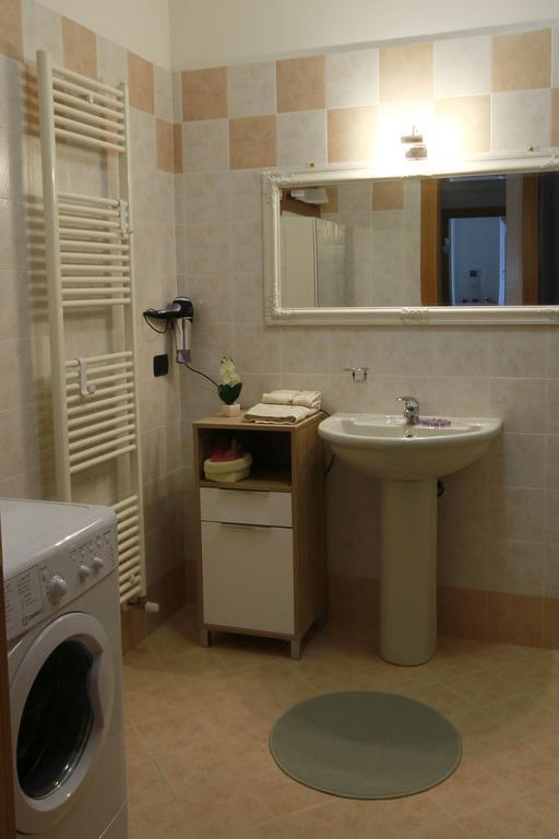 شقة Luminoso Trilocale Con Piscina E Giardino Privato ديسينسانو ديل غاردا المظهر الخارجي الصورة