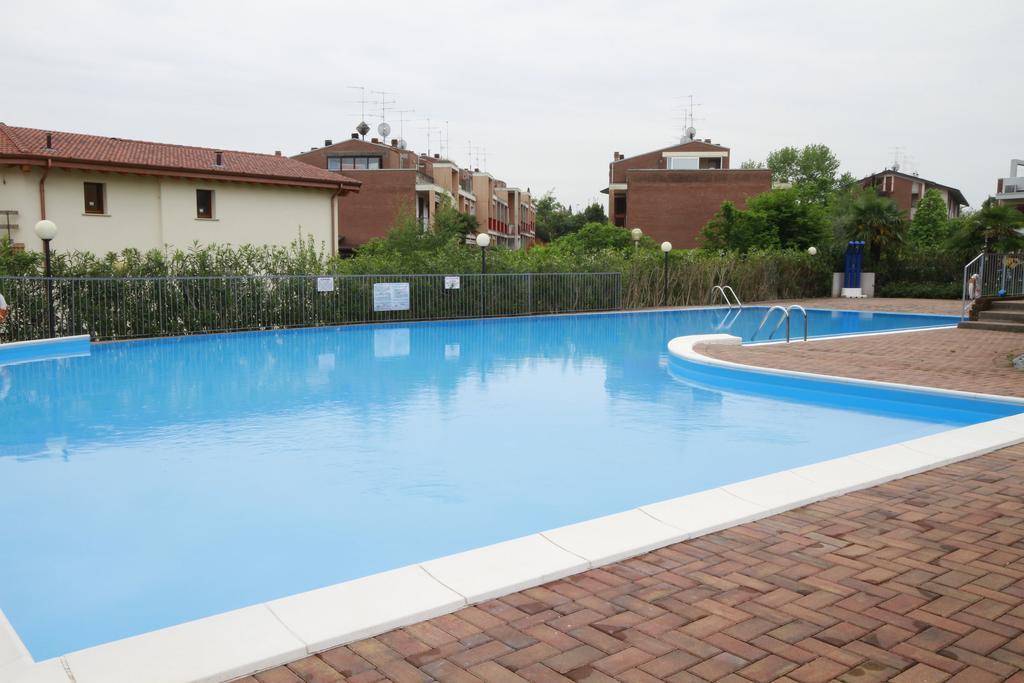شقة Luminoso Trilocale Con Piscina E Giardino Privato ديسينسانو ديل غاردا المظهر الخارجي الصورة